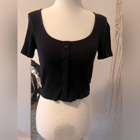 H&M Divided Black Crop Tee, Size Small - Picture 1 of 3